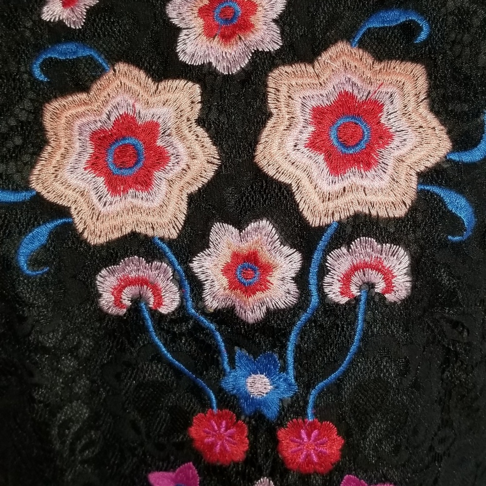 Free Generation Floral Embroidery Lace Dress. - Picture 3 of 7